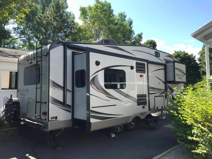 FIFTH WHEEL FOREST RIVER ROCKWOOD SIGNATURE 8265WS 28,5 PIEDS 2016