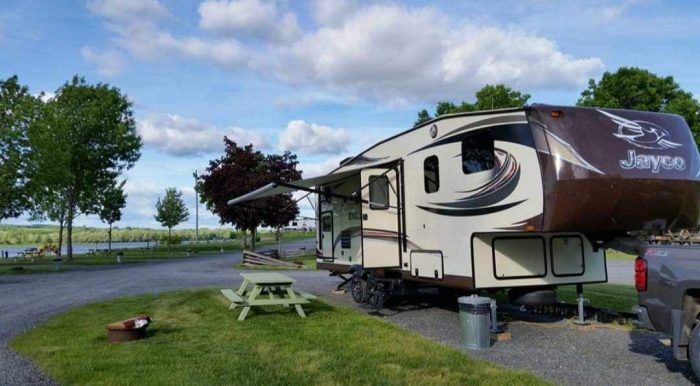 FIFTH WHEEL JAYCO EAGLE HT 26.5RKS 2015 30.2 PIEDS TOTAL AVEC BUNK BED