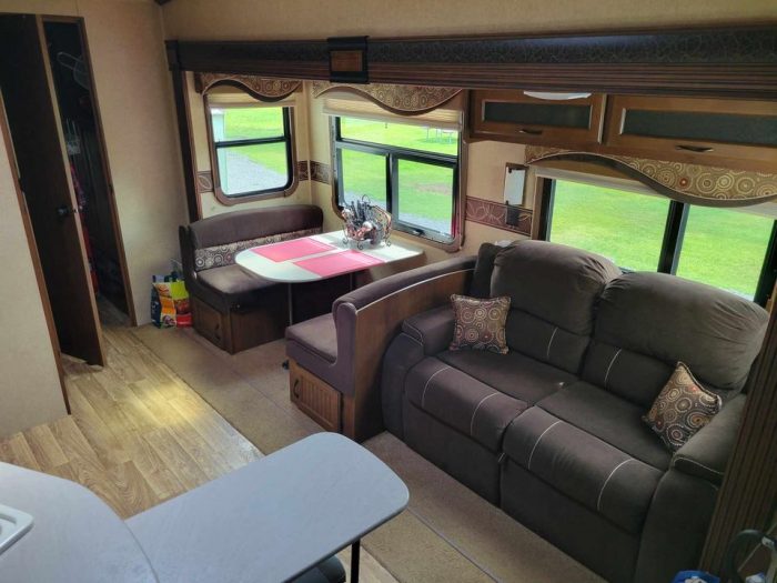 FIFTH WHEEL JAYCO EAGLE HT 26.5RKS 2015 30.2 PIEDS TOTAL AVEC BUNK BED - Image 2
