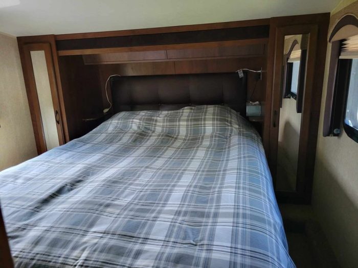 FIFTH WHEEL JAYCO EAGLE HT 26.5RKS 2015 30.2 PIEDS TOTAL AVEC BUNK BED - Image 9