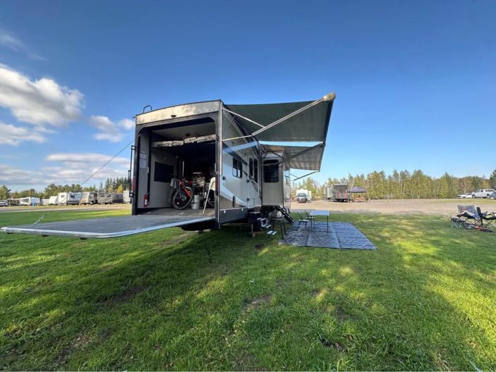 FIFTH WHEEL JAYCO TALON 405T 2021 CARGO TOY HAULER 41.42 PIEDS - Image 2