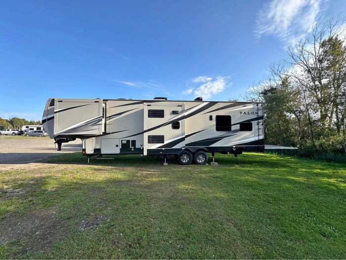 FIFTH WHEEL JAYCO TALON 405T 2021 CARGO TOY HAULER 41.42 PIEDS - Image 3