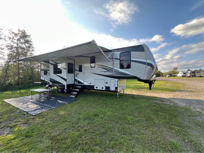 FIFTH WHEEL JAYCO TALON 405T 2021 CARGO TOY HAULER 41.42 PIEDS