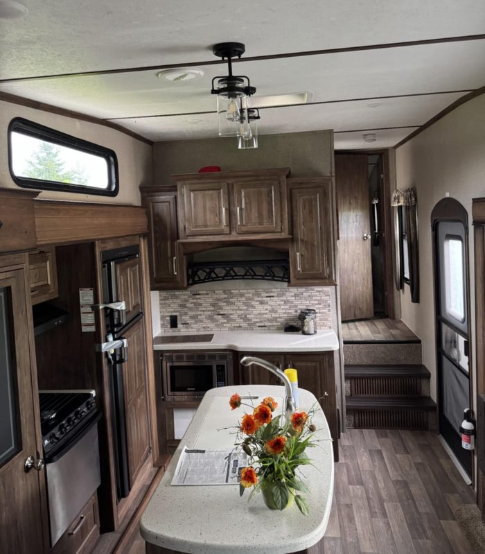 FIFTH WHEEL KEYSTONE COUGAR 336BH 2017 37 PIEDS 4 EXTENSIONS CUISINE EXTÉRIEUR (Copie) (Copie) – Image 6