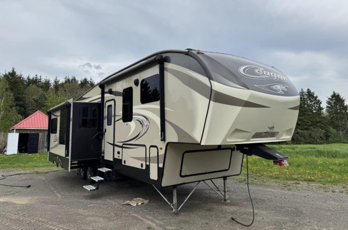 FIFTH WHEEL KEYSTONE COUGAR 336BH 2017 37 PIEDS 4 EXTENSIONS CUISINE EXTÉRIEUR (Copie) (Copie) – Image 2