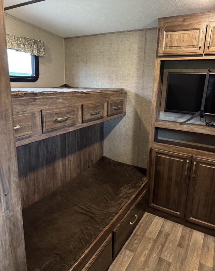 FIFTH WHEEL KEYSTONE COUGAR 336BH 2017 37 PIEDS 4 EXTENSIONS CUISINE EXTÉRIEUR (Copie) (Copie) – Image 10