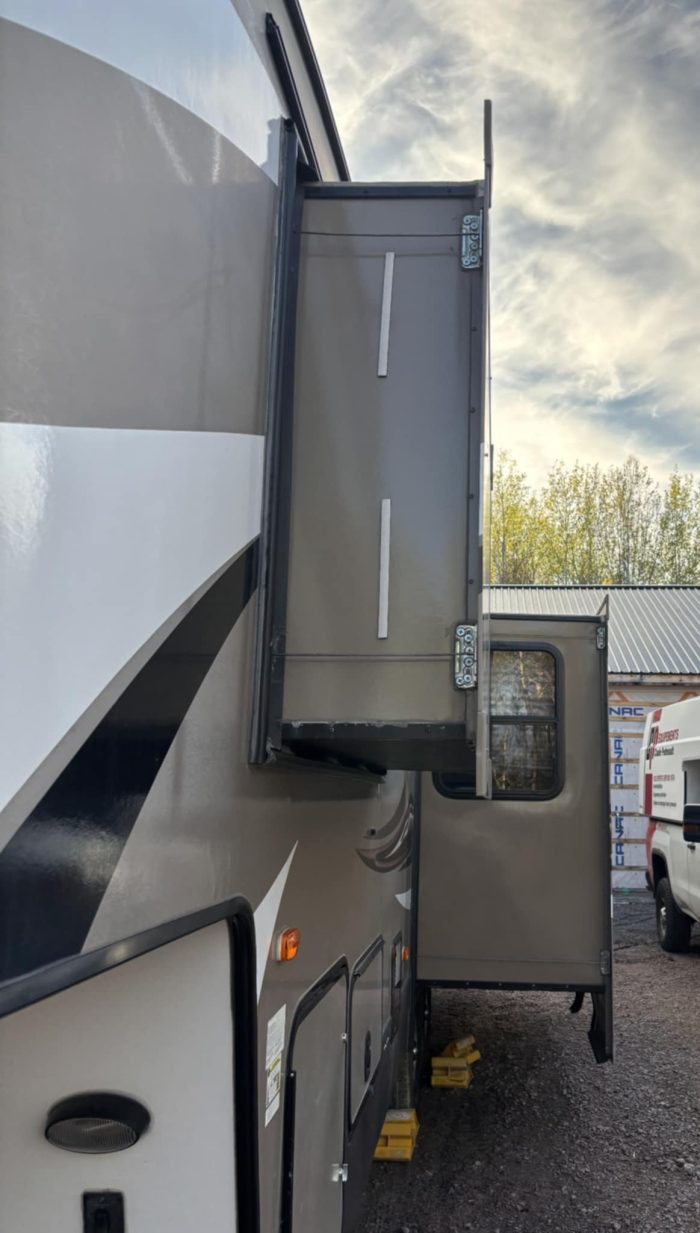 FIFTH WHEEL KEYSTONE COUGAR 27RKS 2016 30 PIEDS – Image 16