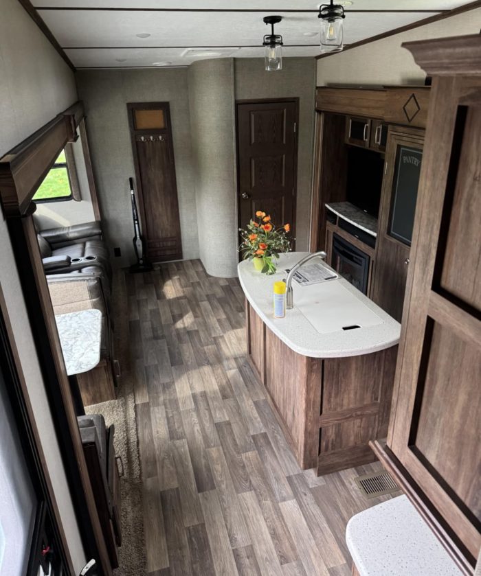 FIFTH WHEEL KEYSTONE COUGAR 336BH 2017 37 PIEDS 4 EXTENSIONS CUISINE EXTÉRIEUR (Copie) (Copie) – Image 5