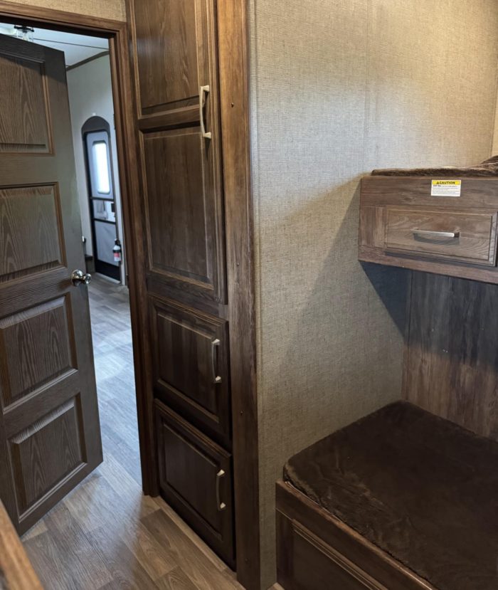 FIFTH WHEEL KEYSTONE COUGAR 336BH 2017 37 PIEDS 4 EXTENSIONS CUISINE EXTÉRIEUR (Copie) (Copie) – Image 13