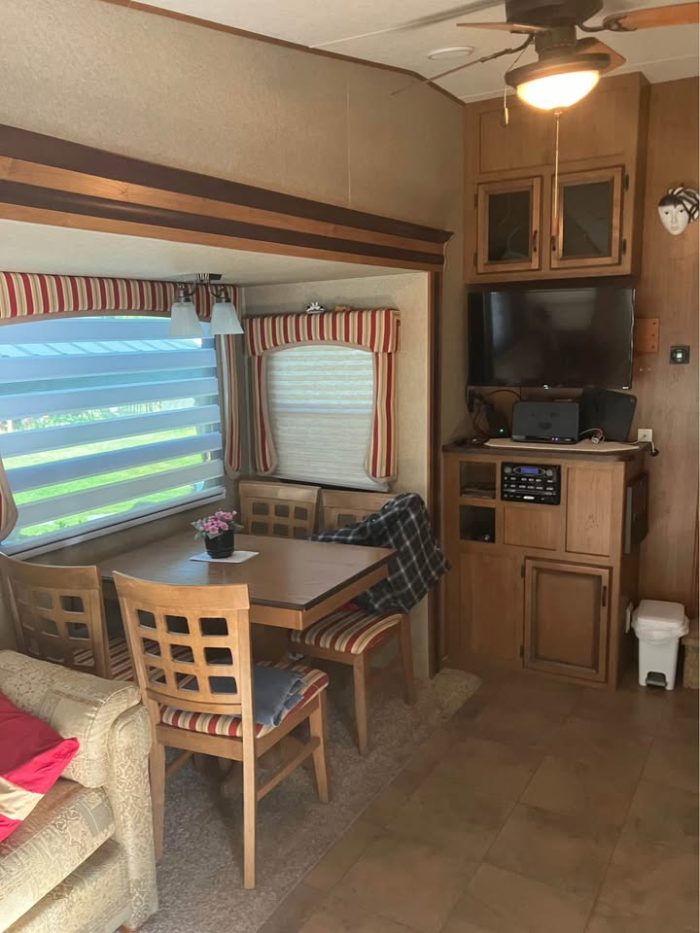 SET UP SUR TERRAIN DE CAMPING FIFTH WHEEL CROSSROADS CRUISER SAHARA 2012 – Image 6