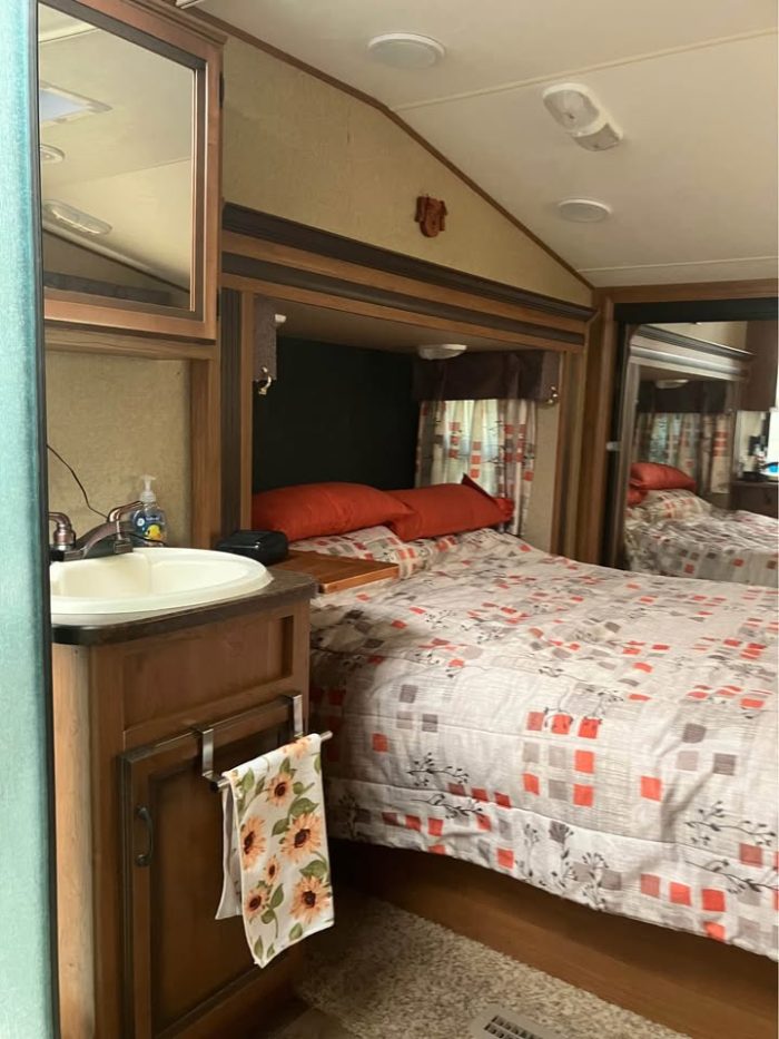 SET UP SUR TERRAIN DE CAMPING FIFTH WHEEL CROSSROADS CRUISER SAHARA 2012 – Image 8