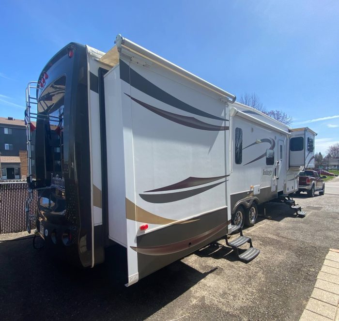 FIFTH WHEEL DUTCHMEN INFINITY 3855FL 2013 42 PIEDS 5 EXTENSIONS SALON AVANT – Image 4