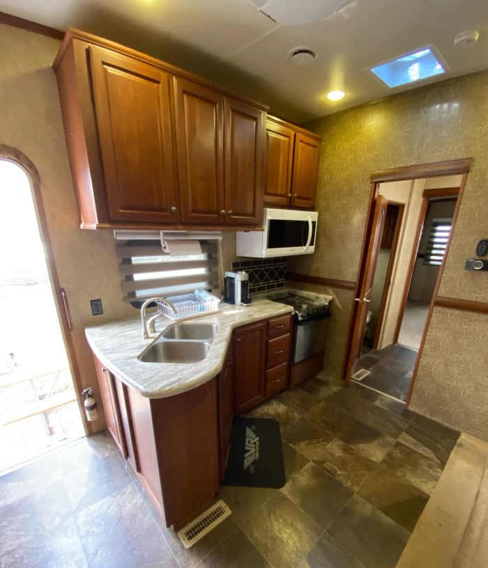FIFTH WHEEL DUTCHMEN INFINITY 3855FL 2013 42 PIEDS 5 EXTENSIONS SALON AVANT – Image 9