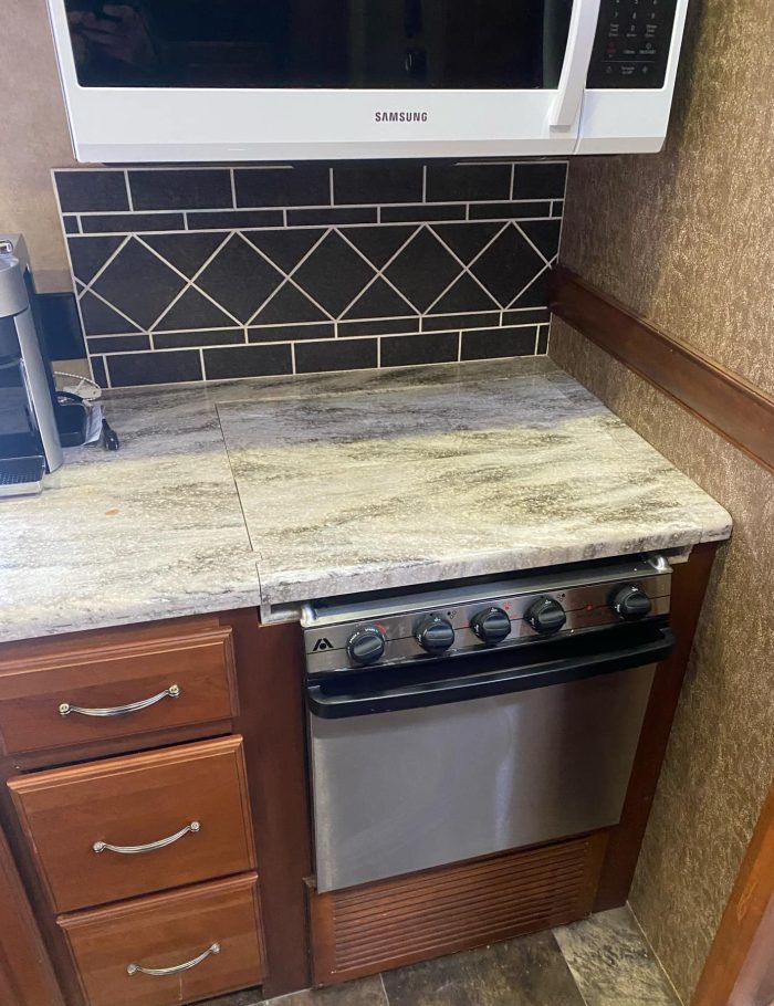 FIFTH WHEEL DUTCHMEN INFINITY 3855FL 2013 42 PIEDS 5 EXTENSIONS SALON AVANT – Image 11