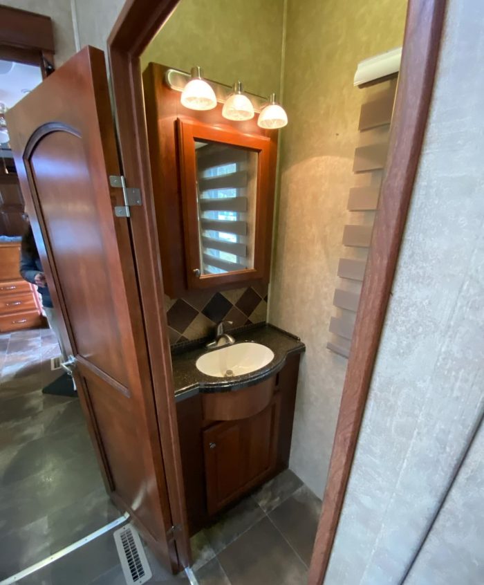 FIFTH WHEEL DUTCHMEN INFINITY 3855FL 2013 42 PIEDS 5 EXTENSIONS SALON AVANT – Image 18