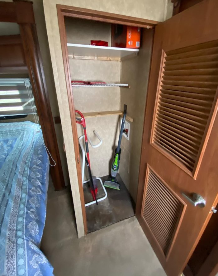 FIFTH WHEEL DUTCHMEN INFINITY 3855FL 2013 42 PIEDS 5 EXTENSIONS SALON AVANT – Image 22