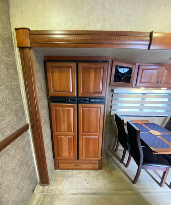 FIFTH WHEEL DUTCHMEN INFINITY 3855FL 2013 42 PIEDS 5 EXTENSIONS SALON AVANT – Image 8