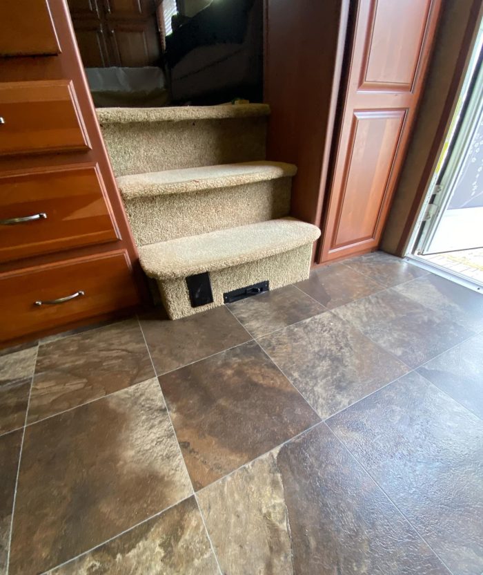 FIFTH WHEEL DUTCHMEN INFINITY 3855FL 2013 42 PIEDS 5 EXTENSIONS SALON AVANT – Image 24