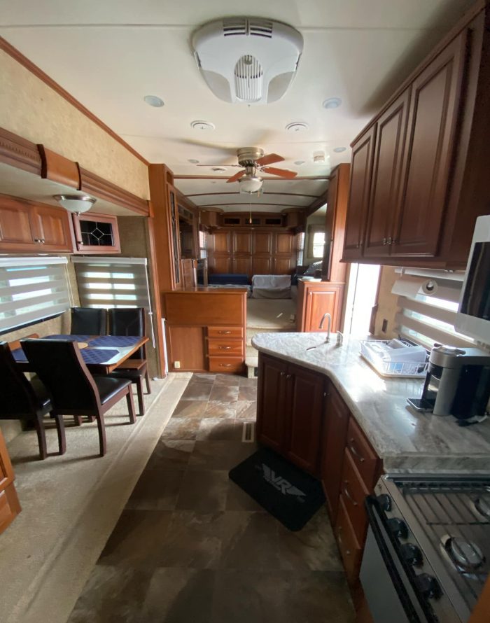 FIFTH WHEEL DUTCHMEN INFINITY 3855FL 2013 42 PIEDS 5 EXTENSIONS SALON AVANT – Image 12