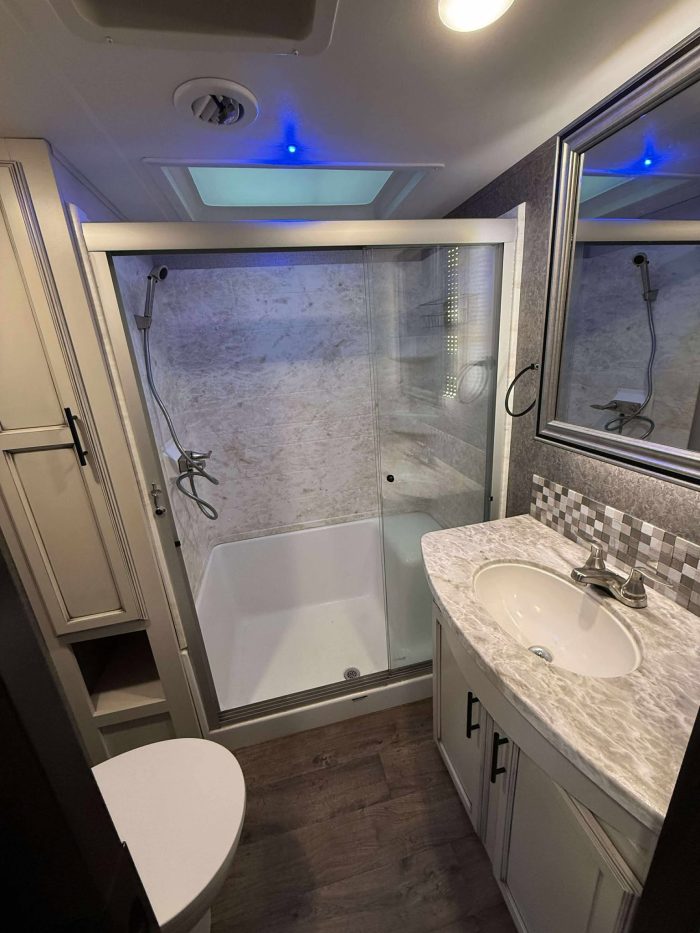 FIFTH WHEEL JAYCO TALON 405T 2021 CARGO GARAGE 8 X 11 PIEDS 42 PIEDS – Image 15