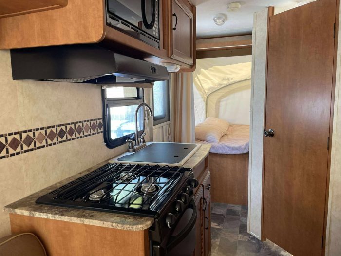 ROULOTTE HYBRIDE 19 PIEDS COACHMEN APEX 151RB 2013 COUCHE 6-8 – Image 4