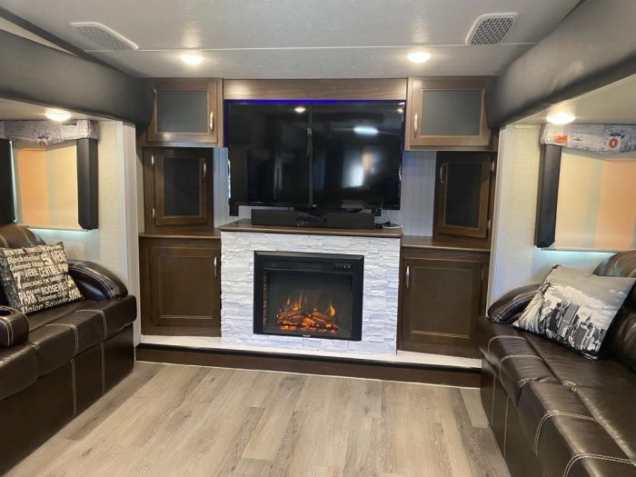 FIFTH WHEEL KEYSTONE MONTANA HIGH COUNTRY 380TH 2018 41 PIEDS CARGO 5 X 10 PIEDS (Copie) – Image 5