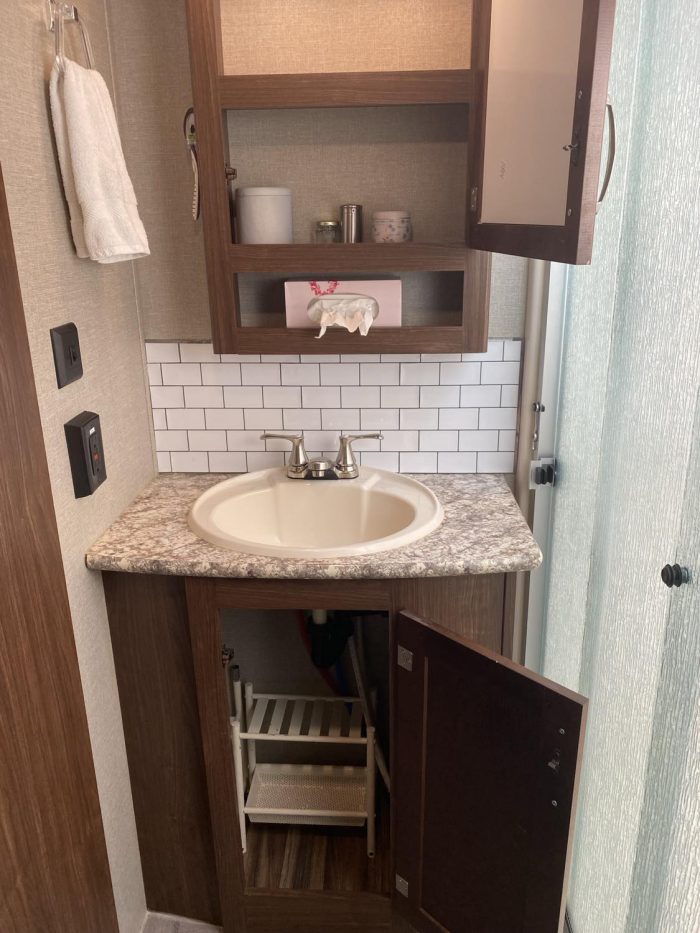 FIFTH WHEEL KEYSTONE MONTANA HIGH COUNTRY 380TH 2018 41 PIEDS CARGO 5 X 10 PIEDS (Copie) – Image 14