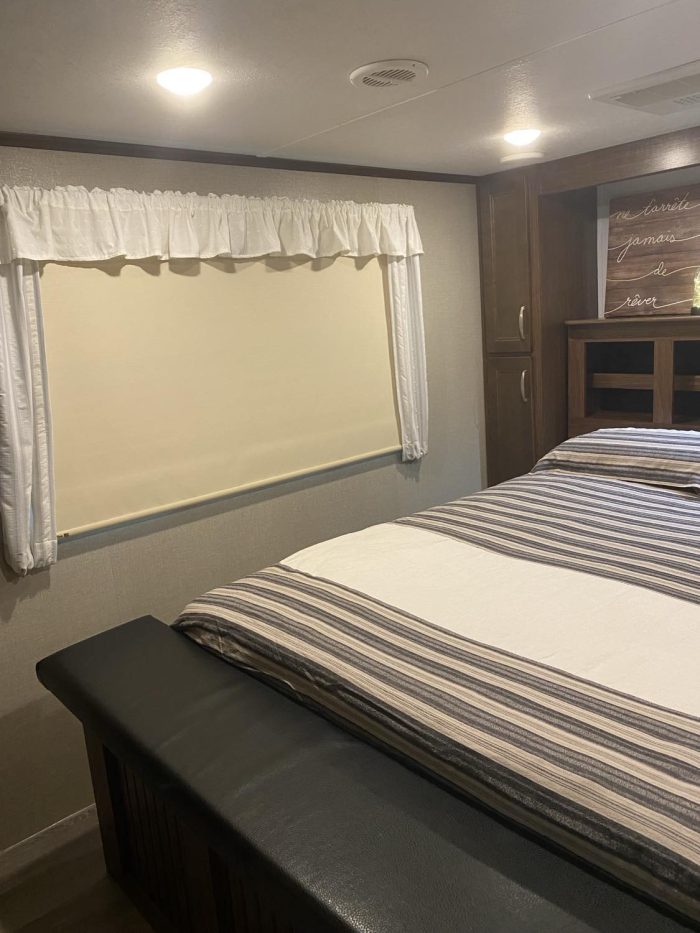 FIFTH WHEEL KEYSTONE MONTANA HIGH COUNTRY 380TH 2018 41 PIEDS CARGO 5 X 10 PIEDS (Copie) – Image 12