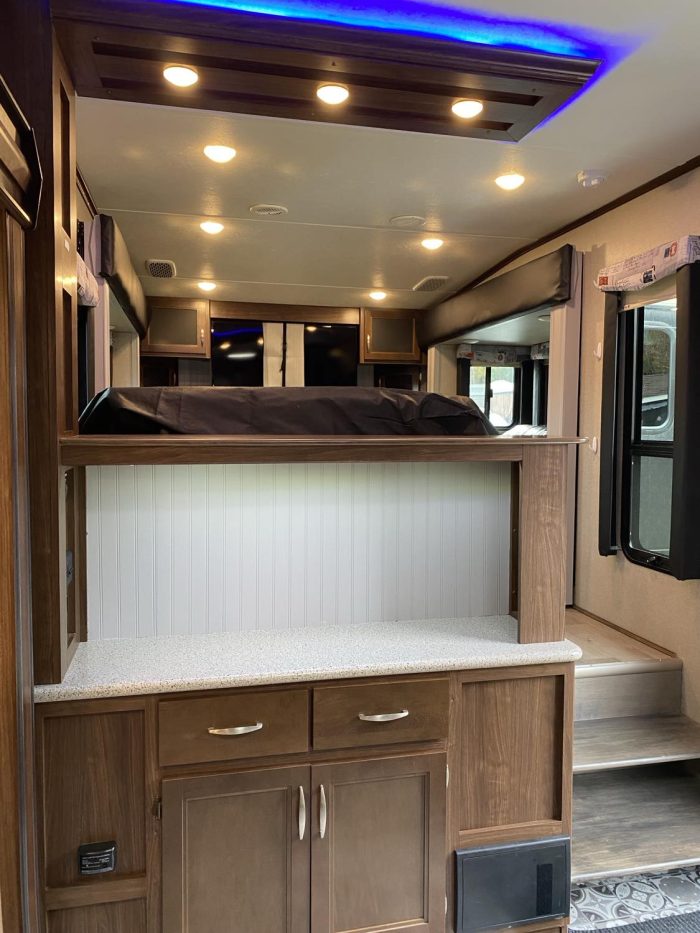 FIFTH WHEEL KEYSTONE MONTANA HIGH COUNTRY 380TH 2018 41 PIEDS CARGO 5 X 10 PIEDS (Copie) – Image 8