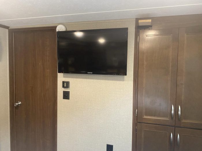 FIFTH WHEEL KEYSTONE MONTANA HIGH COUNTRY 380TH 2018 41 PIEDS CARGO 5 X 10 PIEDS (Copie) – Image 18