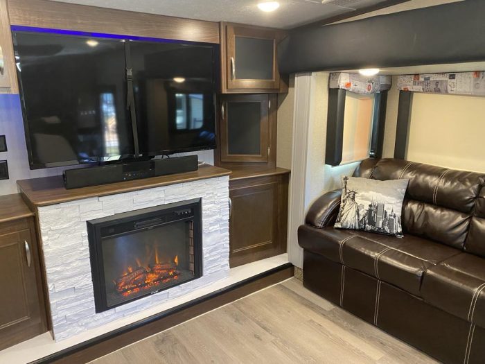 FIFTH WHEEL KEYSTONE MONTANA HIGH COUNTRY 380TH 2018 41 PIEDS CARGO 5 X 10 PIEDS (Copie) – Image 7