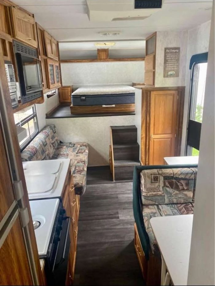FIFTH WHEEL FOREST RIVER FLAGSTAFF MODÈLE FLF23 2001 23 PIEDS 3400 LBS – Image 3