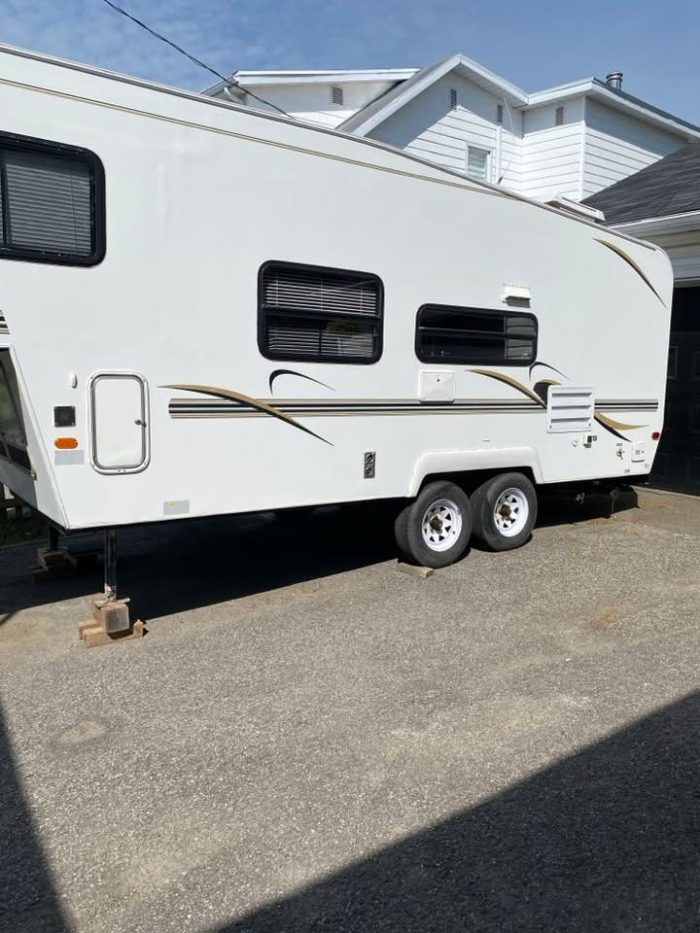 FIFTH WHEEL FOREST RIVER FLAGSTAFF MODÈLE FLF23 2001 23 PIEDS 3400 LBS – Image 6