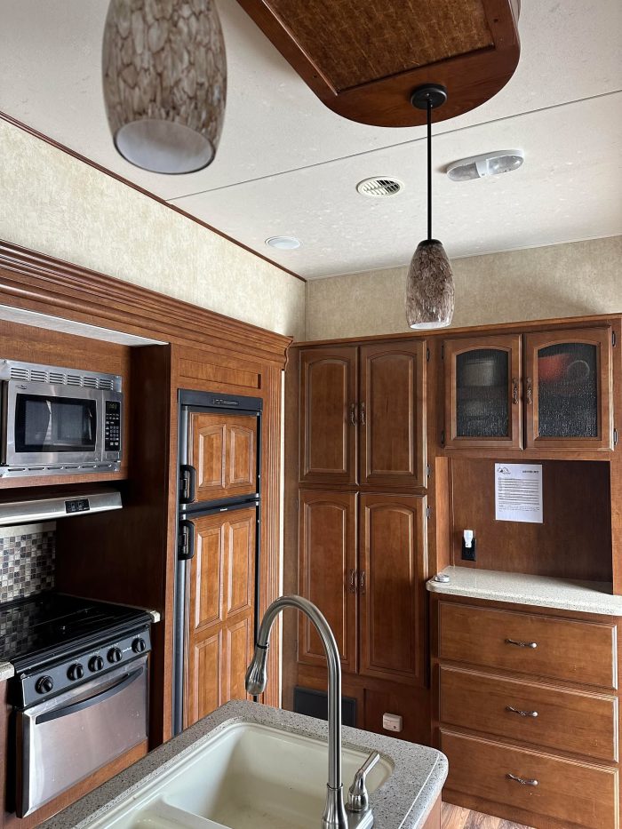 FIFTH WHEEL FOREST RIVER WILDWOOD HERITAGE GLEN LITE 327RES 2014 36 PIEDS – Image 6