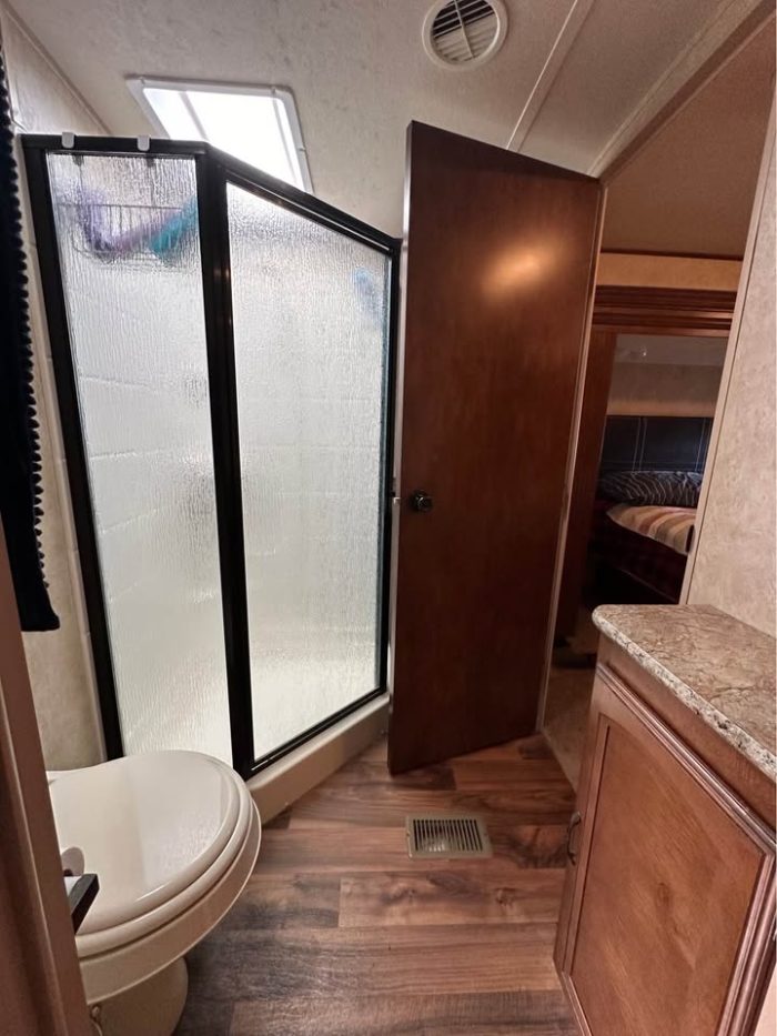 FIFTH WHEEL FOREST RIVER WILDWOOD HERITAGE GLEN LITE 327RES 2014 36 PIEDS – Image 10