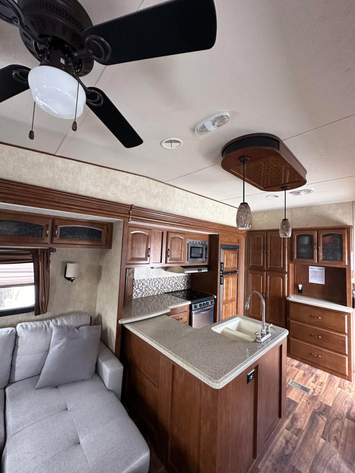 FIFTH WHEEL FOREST RIVER WILDWOOD HERITAGE GLEN LITE 327RES 2014 36 PIEDS – Image 5