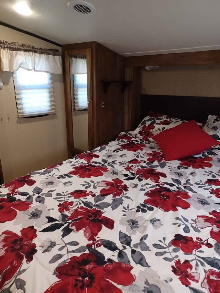 FIFTH WHEEL COACHMEN CHAPARRAL 28RLS 30,5 PIEDS 2018 3 EXTENSIONS 7900 LBS – Image 4