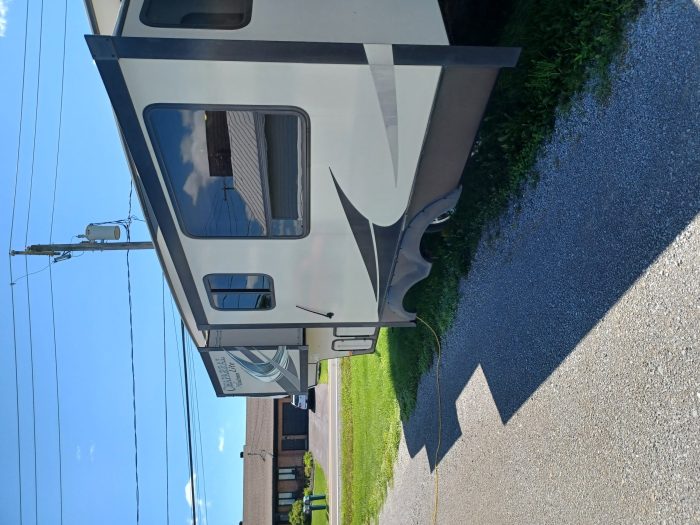 FIFTH WHEEL COACHMEN CHAPARRAL 28RLS 30,5 PIEDS 2018 3 EXTENSIONS 7900 LBS – Image 7