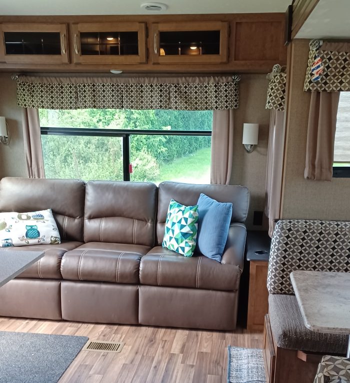 FIFTH WHEEL COACHMEN CHAPARRAL 28RLS 30,5 PIEDS 2018 3 EXTENSIONS 7900 LBS – Image 3