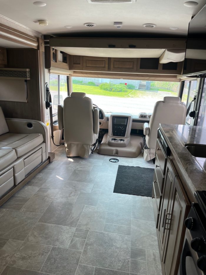 MOTORISÉ CLASSE A GEORGETOWN GT5 2020 34 PIEDS V10 TRITTON 6.8L – Image 3