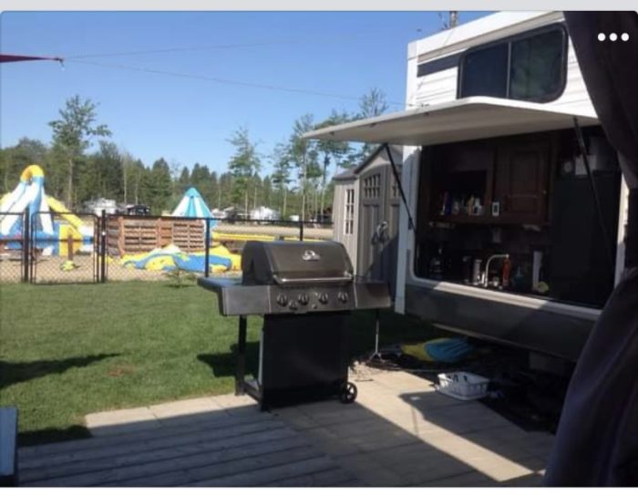 ROULOTTE DE PARC VILLA SALEM 2015 40 PIEDS AVEC SET UP AU CAMPING ATLANTIDE À ST-CALIXTE – Image 3