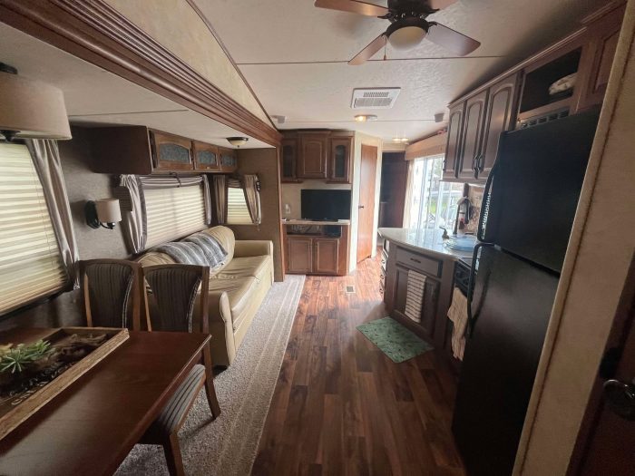 ROULOTTE DE PARC VILLA SALEM 2015 40 PIEDS AVEC SET UP AU CAMPING ATLANTIDE À ST-CALIXTE – Image 5