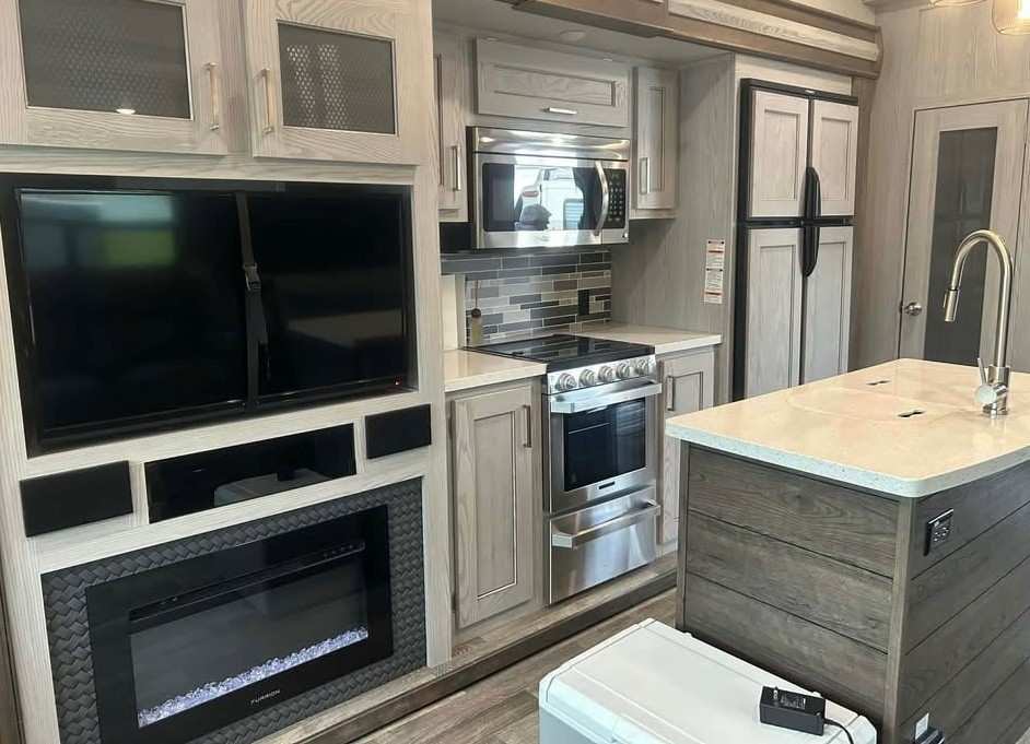 Fifth Wheel Keystone Montana High Country 294RL 2020 – Image 2