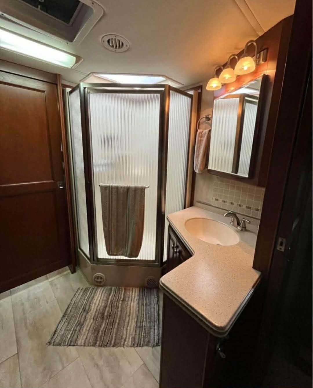 Motorise classe A Mandalay 40 pieds 2005 - 4 extensions – Image 3